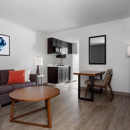 Delta Hotels By Marriott Burlington Bagian luar foto