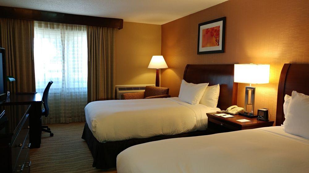 Delta Hotels By Marriott Burlington Bagian luar foto