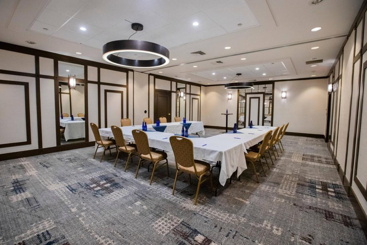 Delta Hotels By Marriott Burlington Bagian luar foto