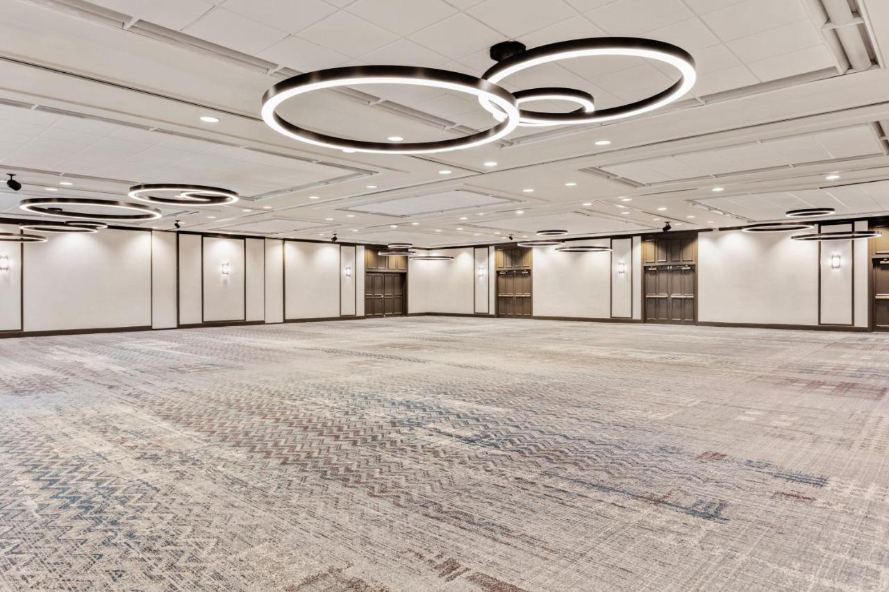 Delta Hotels By Marriott Burlington Bagian luar foto