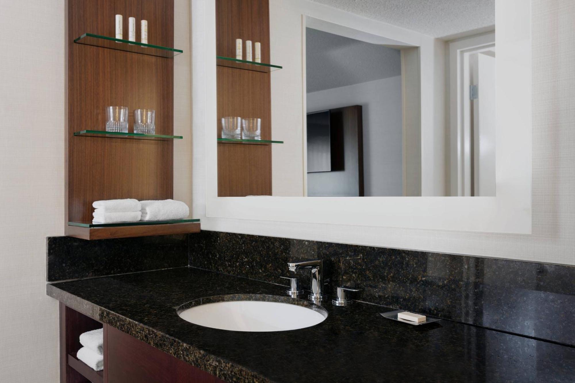 Delta Hotels By Marriott Burlington Bagian luar foto