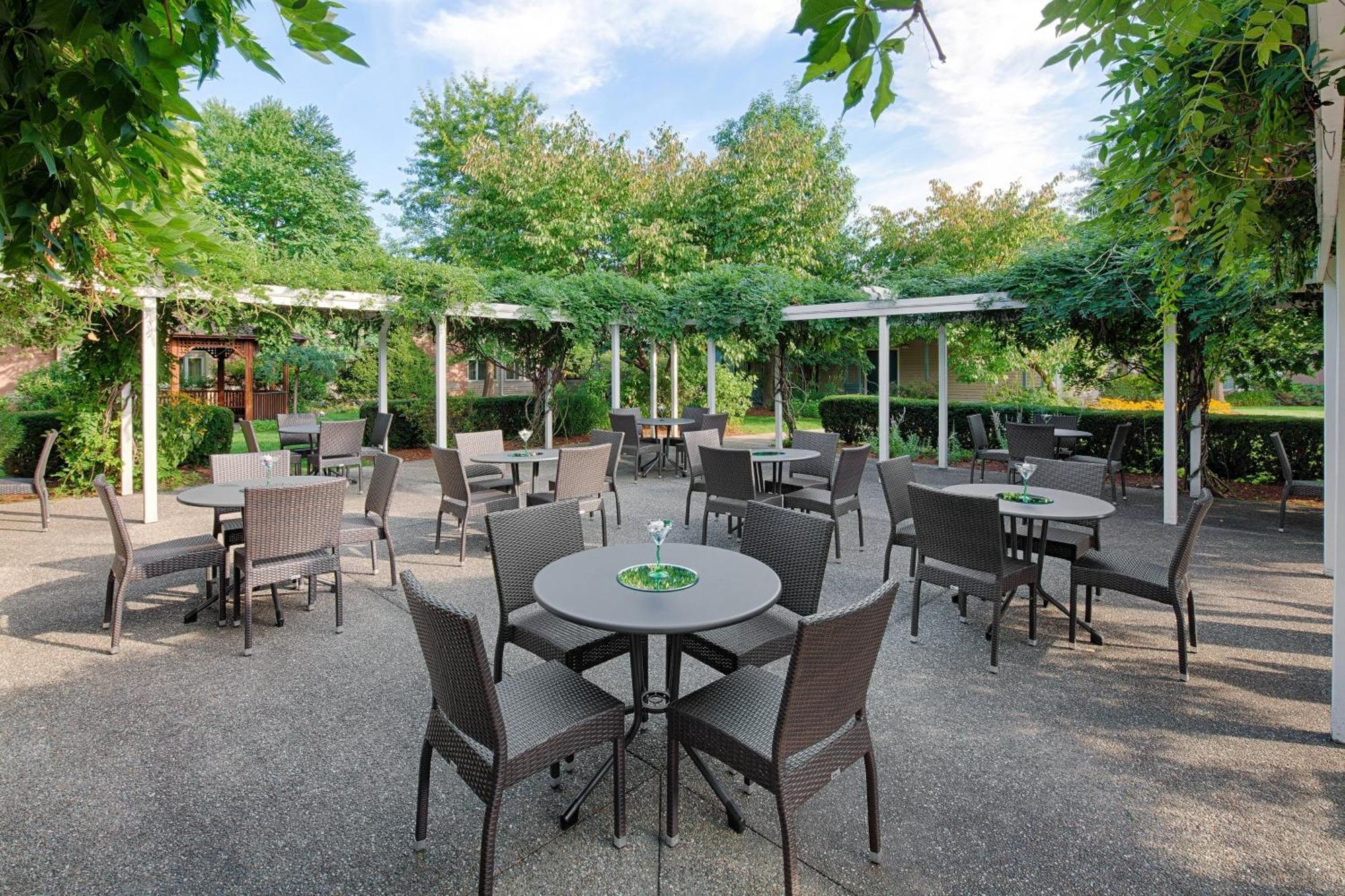 Delta Hotels By Marriott Burlington Bagian luar foto
