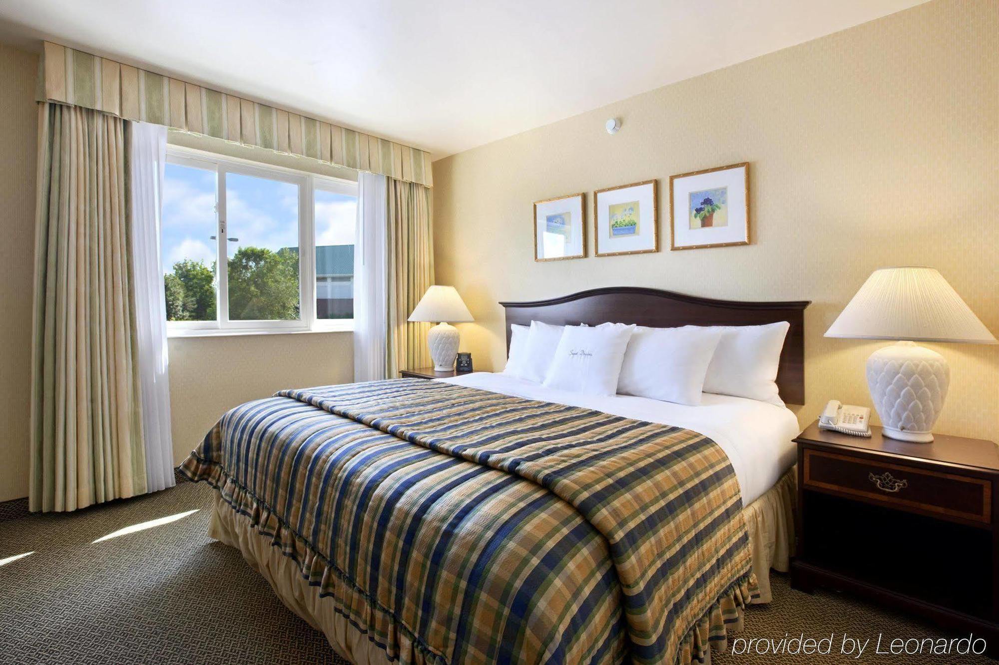 Delta Hotels By Marriott Burlington Bagian luar foto